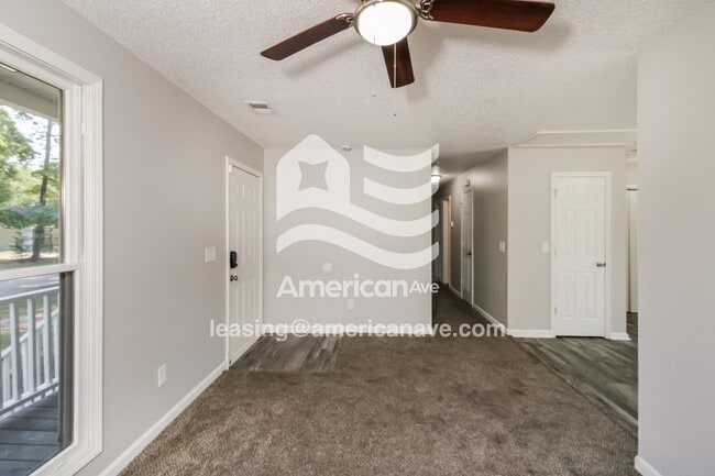 Photo - 501 Riley St