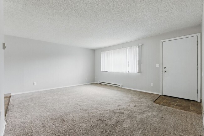 Photo - Comfort & Convenience in the Heart of Lents! Unit 8631