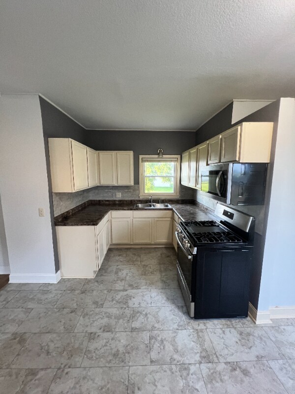 Photo - 213 S Hubbard St Unit 1