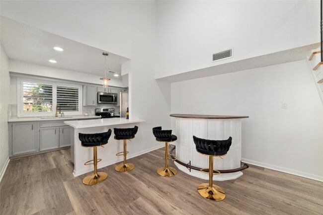 Photo - 717 Davis Rd