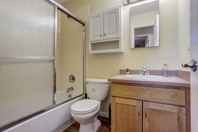 7777 Umatilla St Unidad Private Room