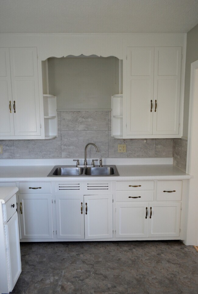 Photo - 5337 E 11th St