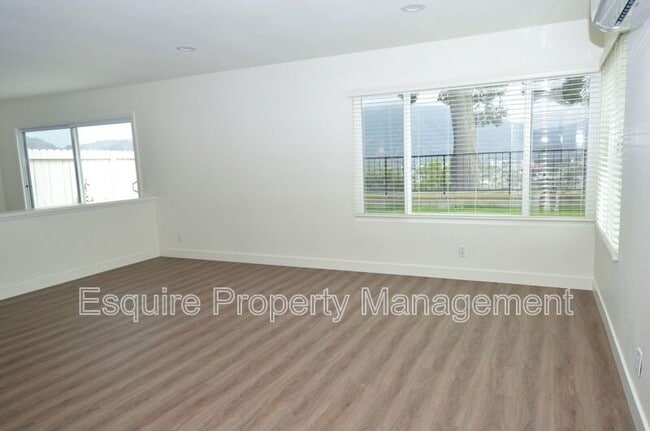 Photo - 5190 Laurel Park Dr