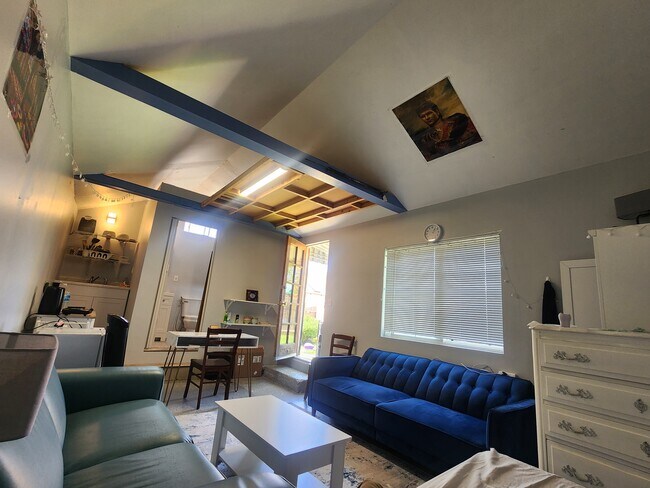 Photo - 1748 Wellesley Ave House Unit Back Studio