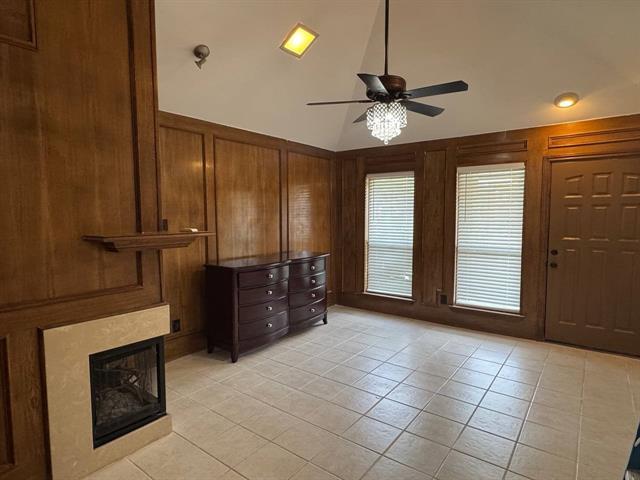 Photo - 703 Red Oak Dr