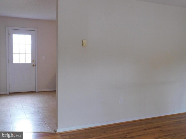 Building Photo - 112 Waterford Ln Rental