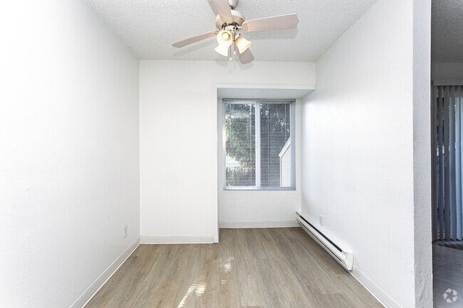 1BR, 1BA - 600SF - Dining Room