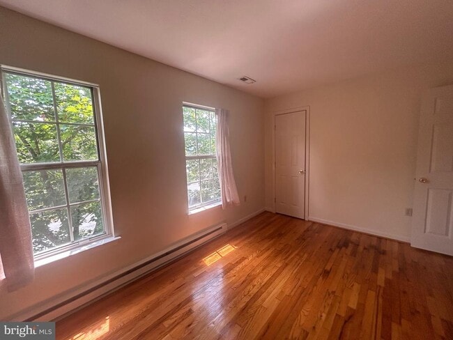 Photo - 222 Waterford Ln