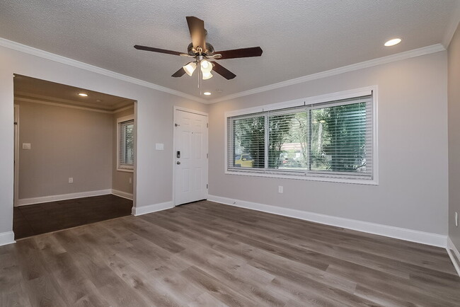 Photo - 9311 Mary Ave