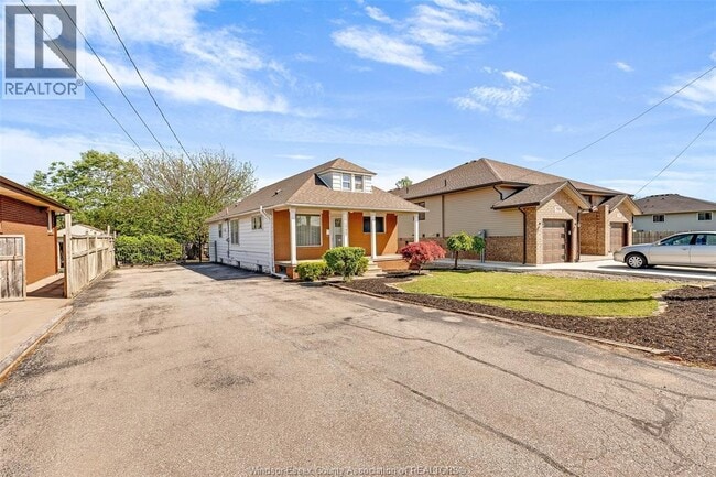 Photo - 3999 Grand Marais Rd E