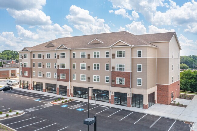 The Square at Bridgeport - The Square at Bridgeport Apartments