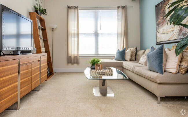 1HAB, 1BA - 647 ft² - McHenry Row