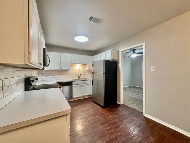 Photo - 901-903 Allen St
