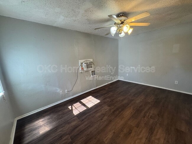 Photo - 717 SE 27th St