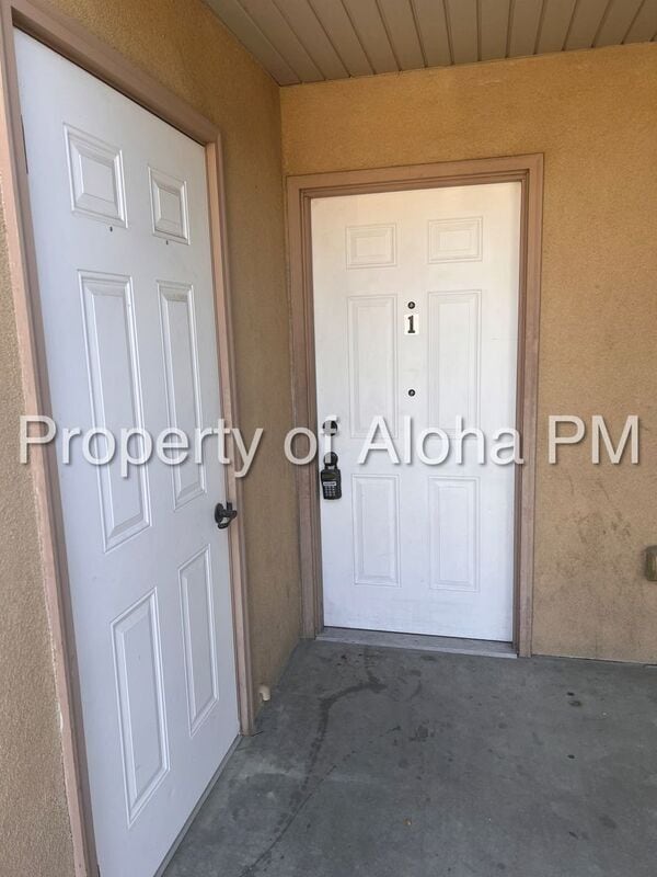 Photo - 1033 W Pine Ave
