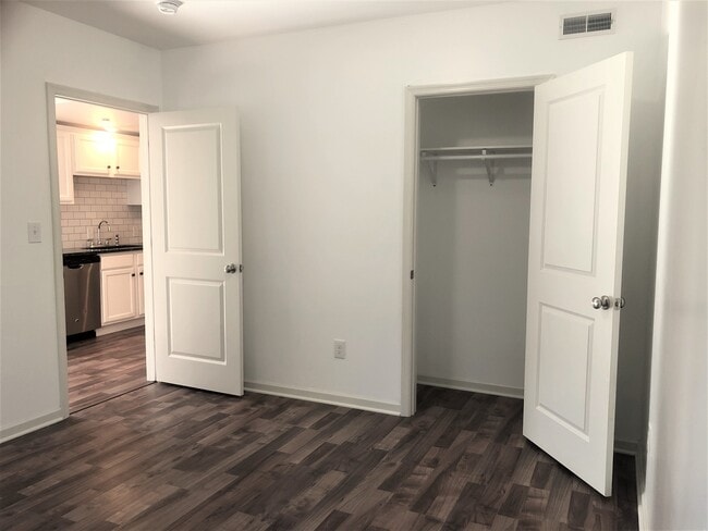 Photo - 5261 Ridge Avenue