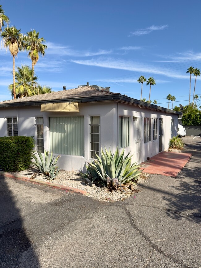 Building Photo - 967 E Camino Parocela Unit 1