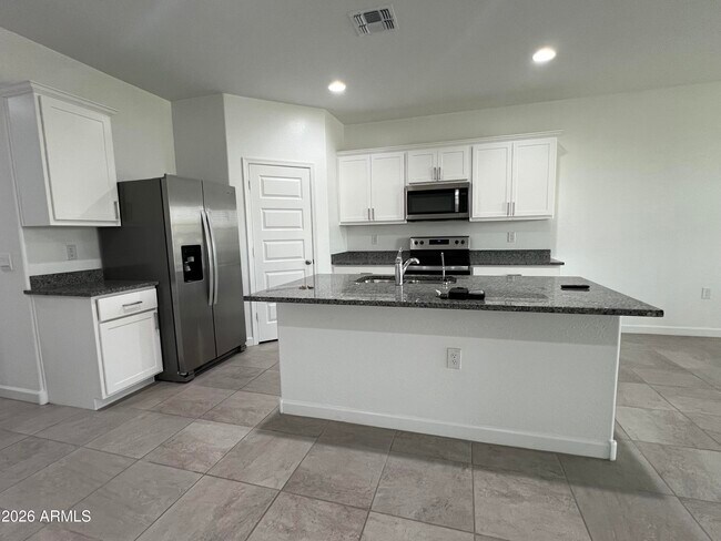 2432 W Shanley Ave