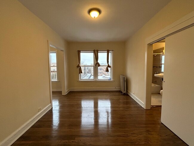 Building Photo - 2646 N Sawyer Ave Unit 2 Rental