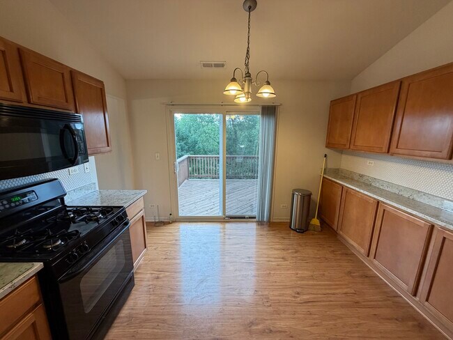 465 Metropolitan St