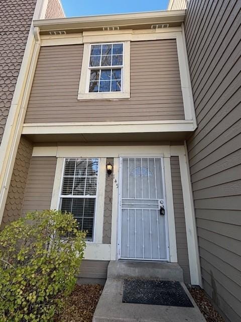 Building Photo - Spacious & Practical living, Available now!