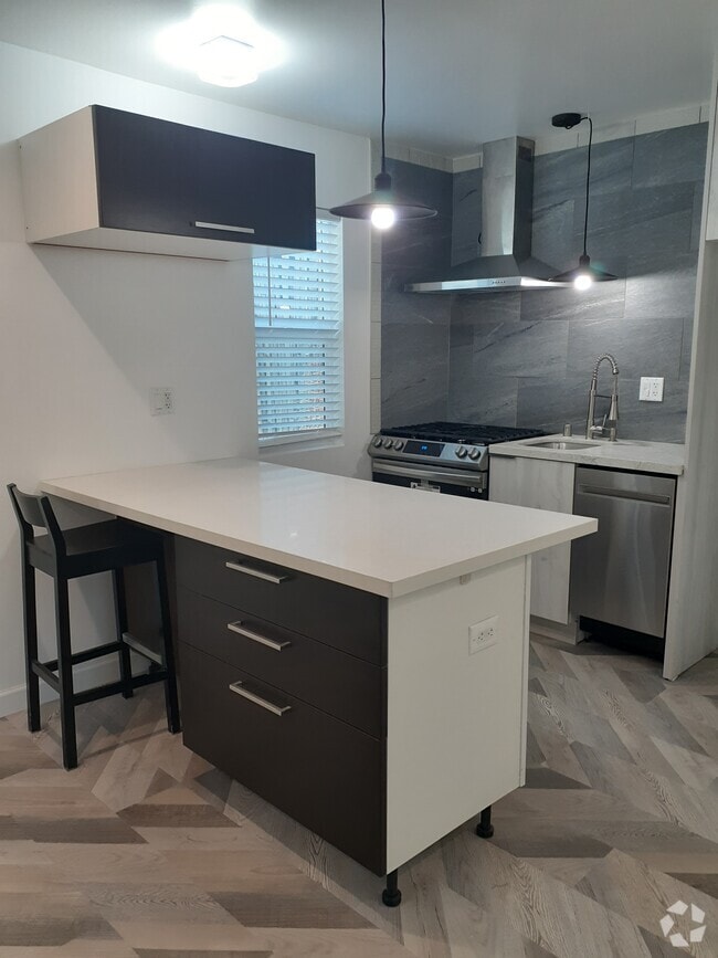 Building Photo - 5007 W 12th St Rental