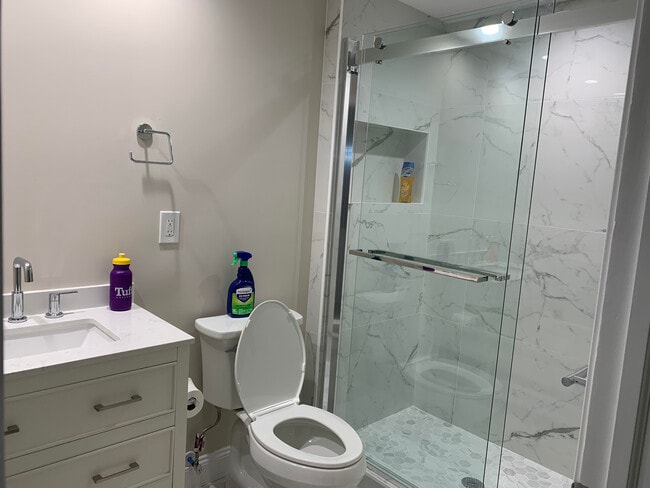 Building Photo - 15 Russell Rd Unit 2