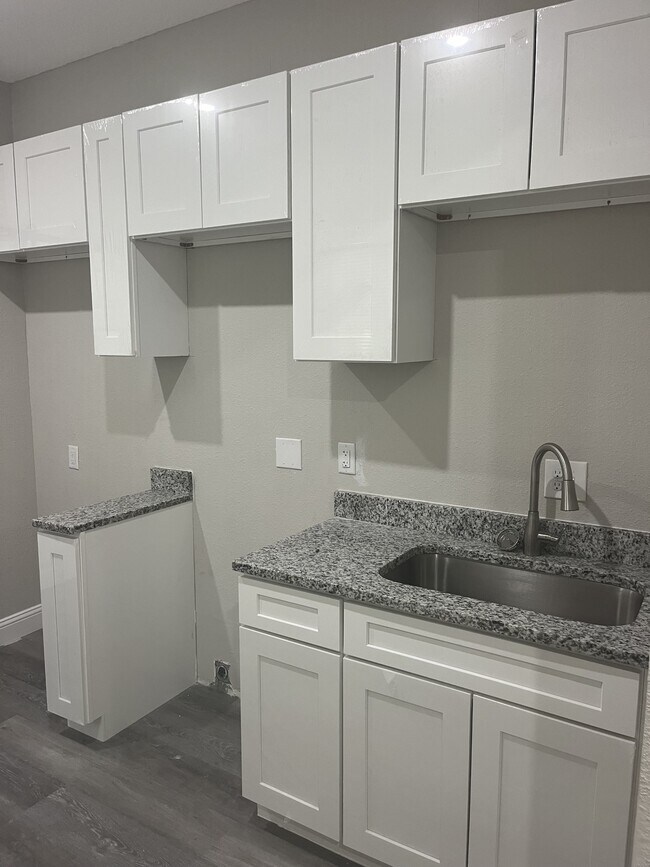 Photo - 1485 Steele St