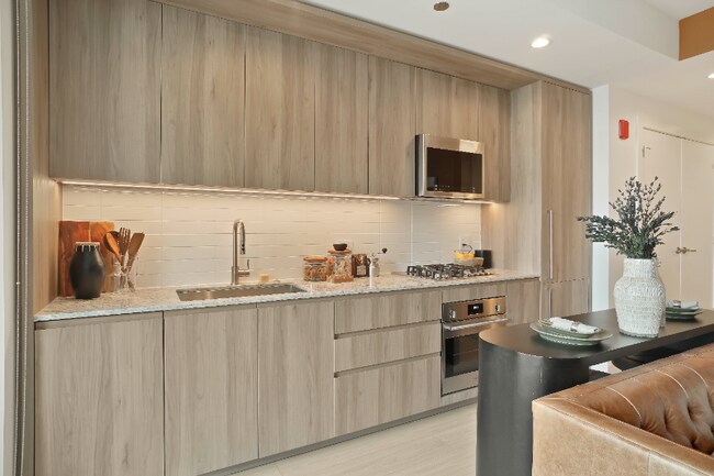 Photo - 345 N Halsted St