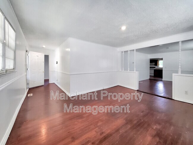 Photo - 355 Farley Street