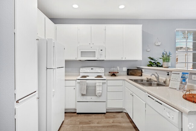 2BR, 2BA - 889SF - Kitchen - Silverhawk Apartments