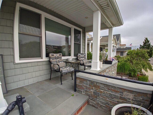 Photo - 535 E Walnut St Unit Main