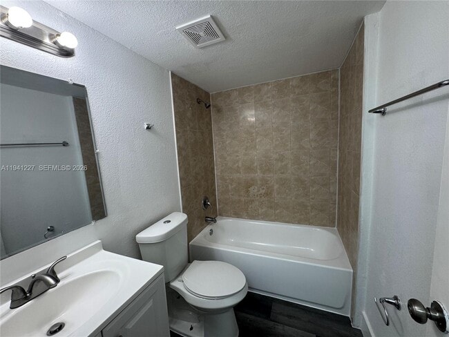 Photo - 1525 NE 135th St Unit 13