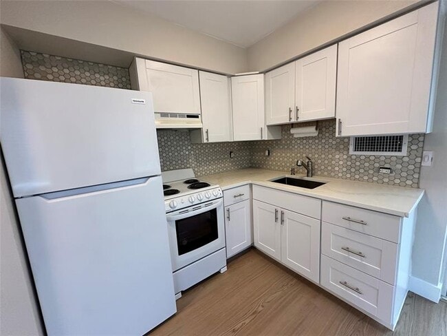 Building Photo - 2040 NE 56th Ct Unit 1 Rental