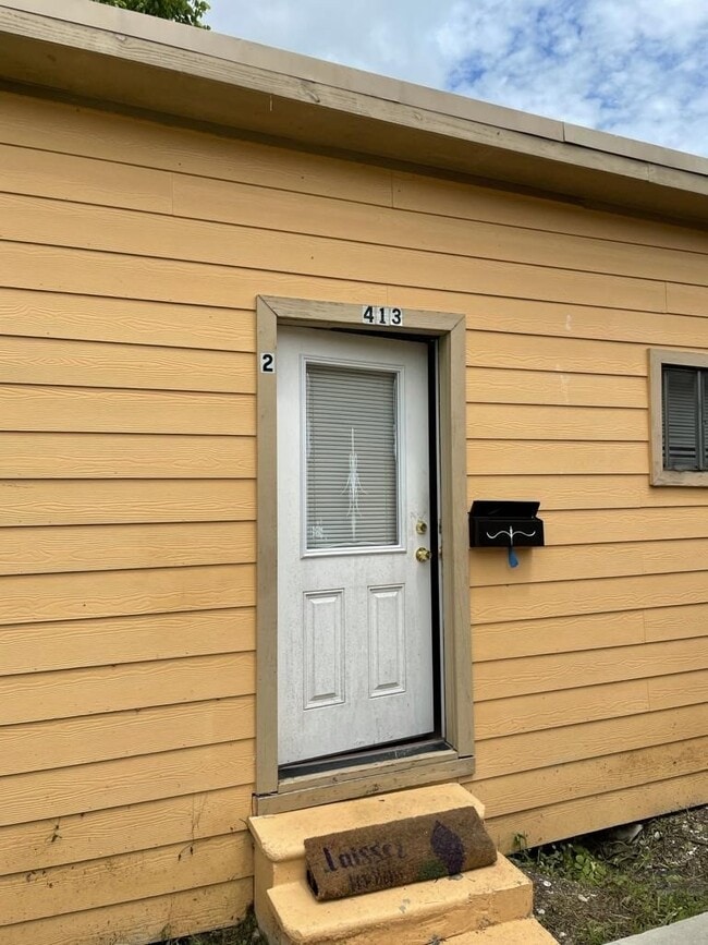 Building Photo - 413 N LIVE OAK Rental