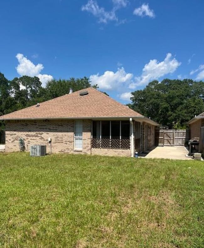 Photo - 957 Rustwood Dr