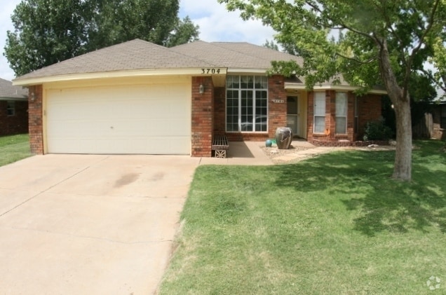 Building Photo - Brick 3 Bedroom Home! Stunning Backyard! M...