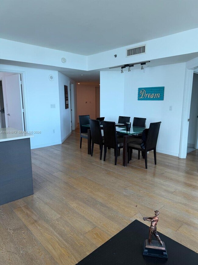 Photo - 500 Brickell Ave Unit 1702