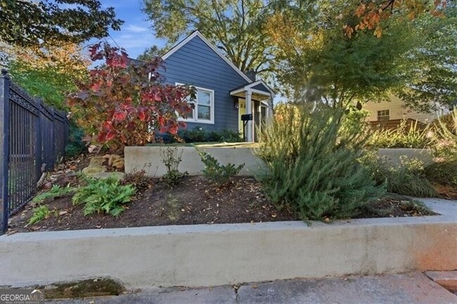 Photo - 693 Glenwood Ave SE