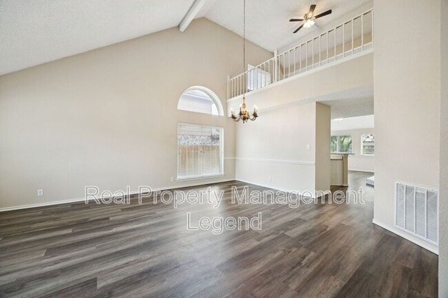 Photo - 817 Sewell Dr