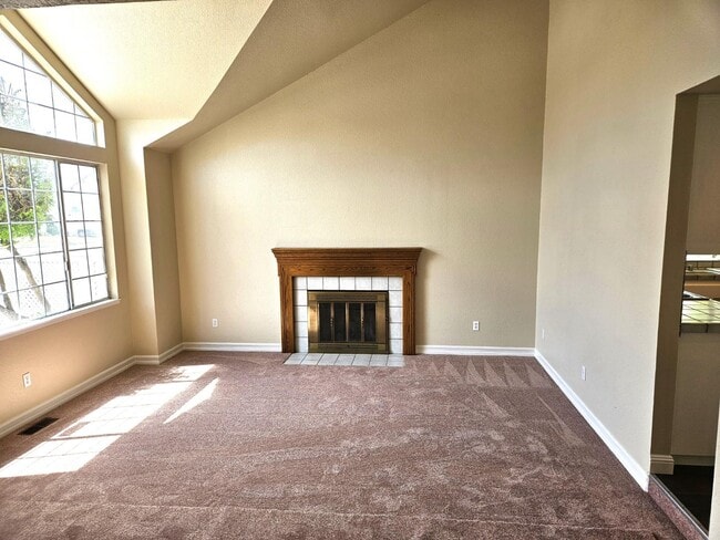 Building Photo - 1000 Peach Ct