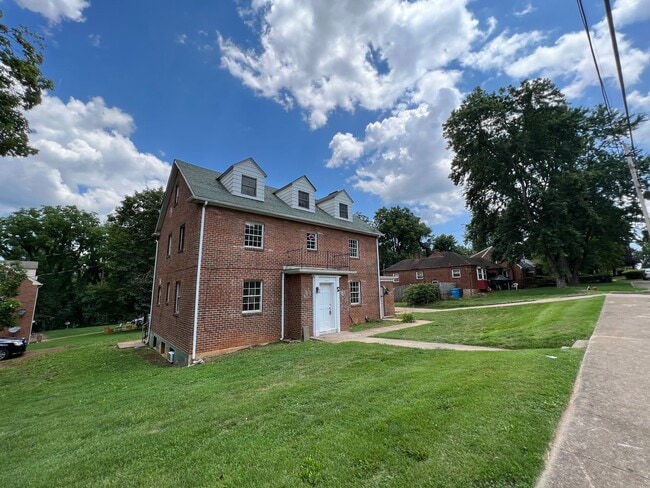 Building Photo - 3751 Sunrise Ave NW Unit 3751 Sunrise Ave NW Apt 1