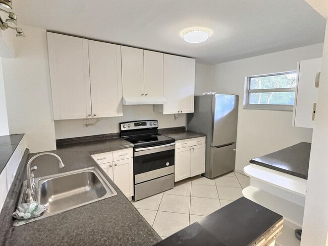 Building Photo - 1100 NW 87th Ave Unit 208