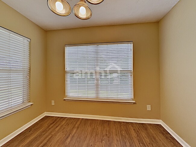 Photo - 4005 Strata Dr