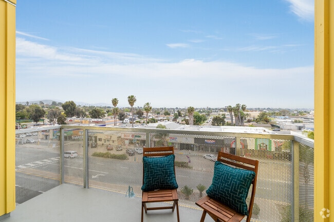 2BR, 2BA - 1000SF - Patio
