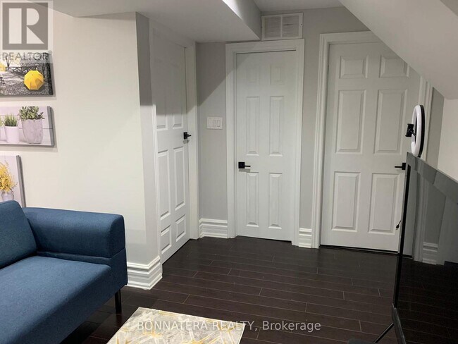 Photo - 284 Hickory Cir