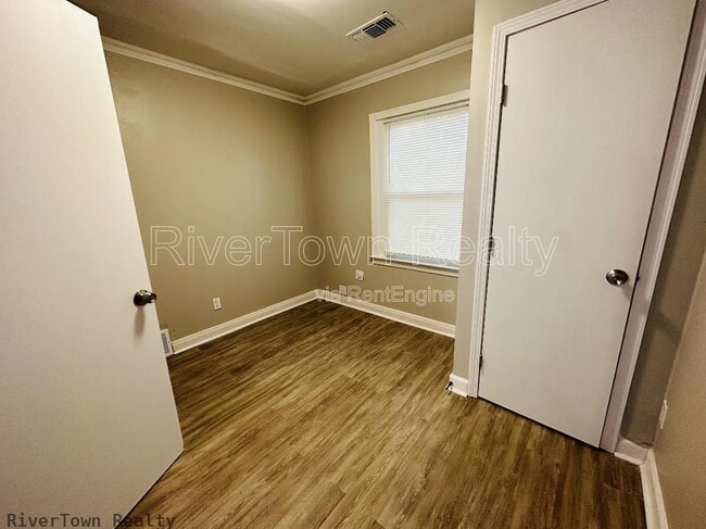 Photo - 1074 E Walthal Cir
