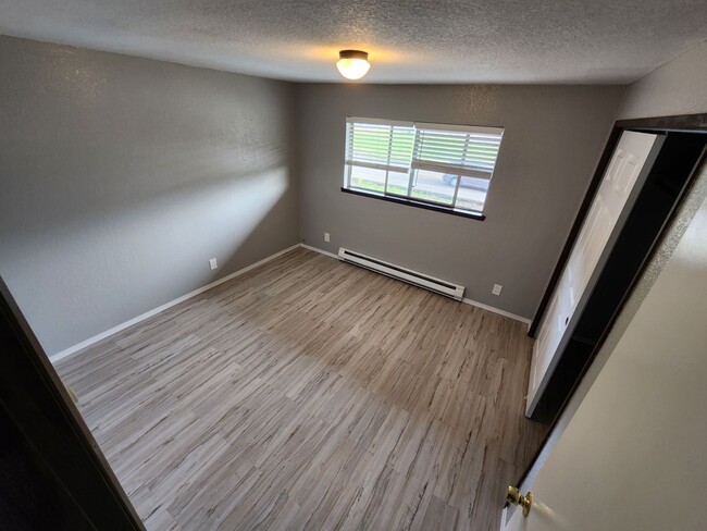 Building Photo - 587 W Berdine St Unit One Rental