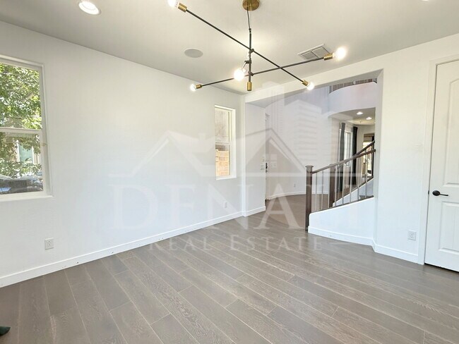 Photo - 1729 W Myrna Ln