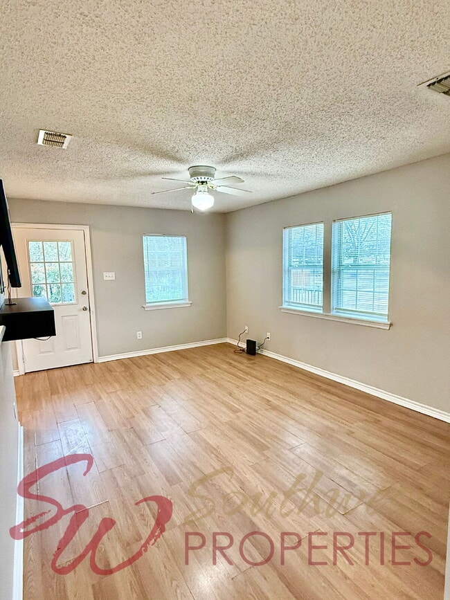 Photo - Charming 3 bedroom, 1 bath home